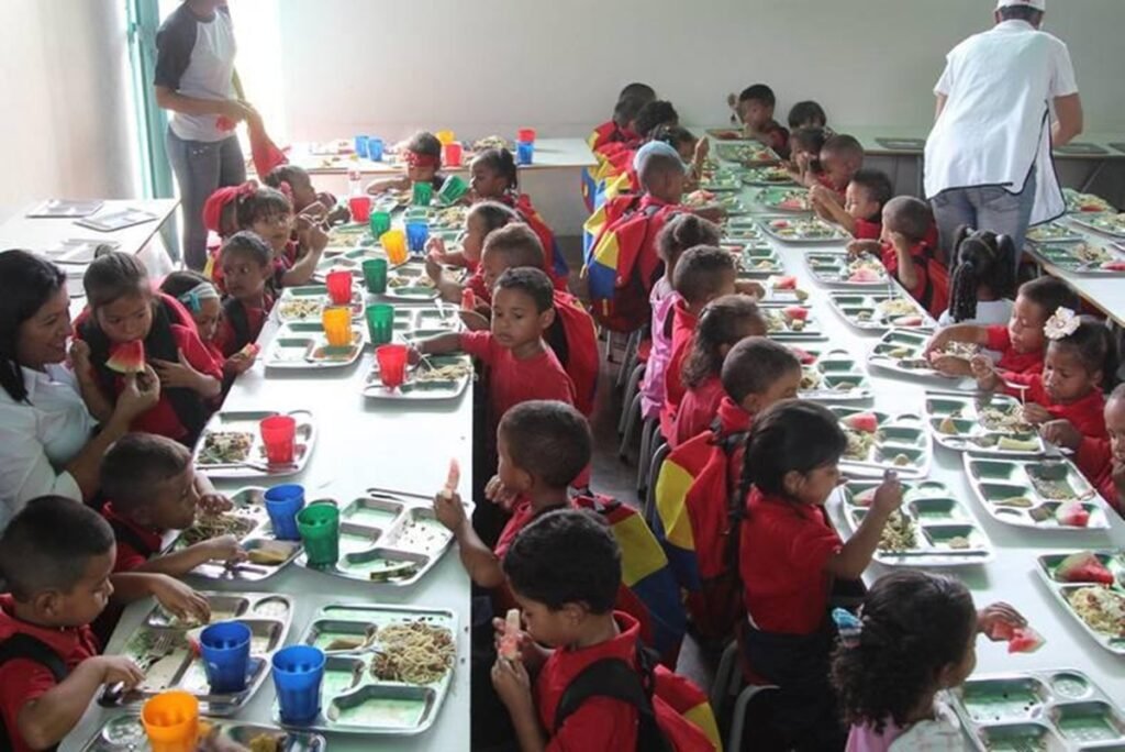 Solo 29% de alumnos recibe comida diaria del PAE, según Encovi