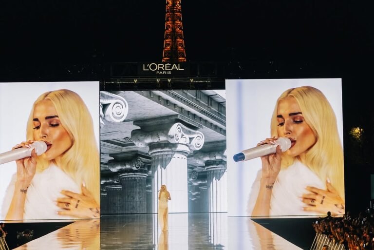 Elena Rose desfiló para L’Oréal en la Semana de la Moda de París