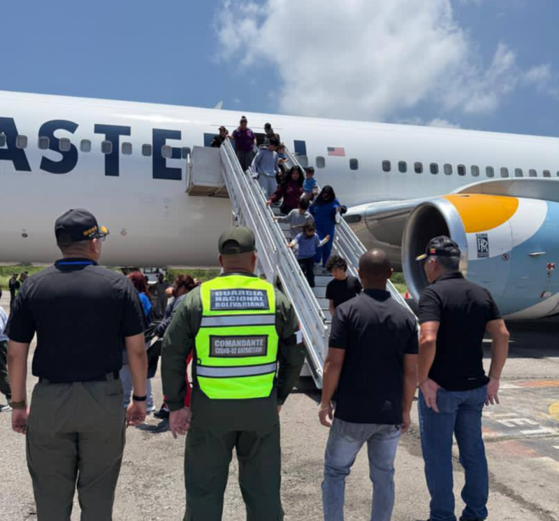 HRW: EE.UU. deportó a 500 migrantes a África, incluye venezolanos