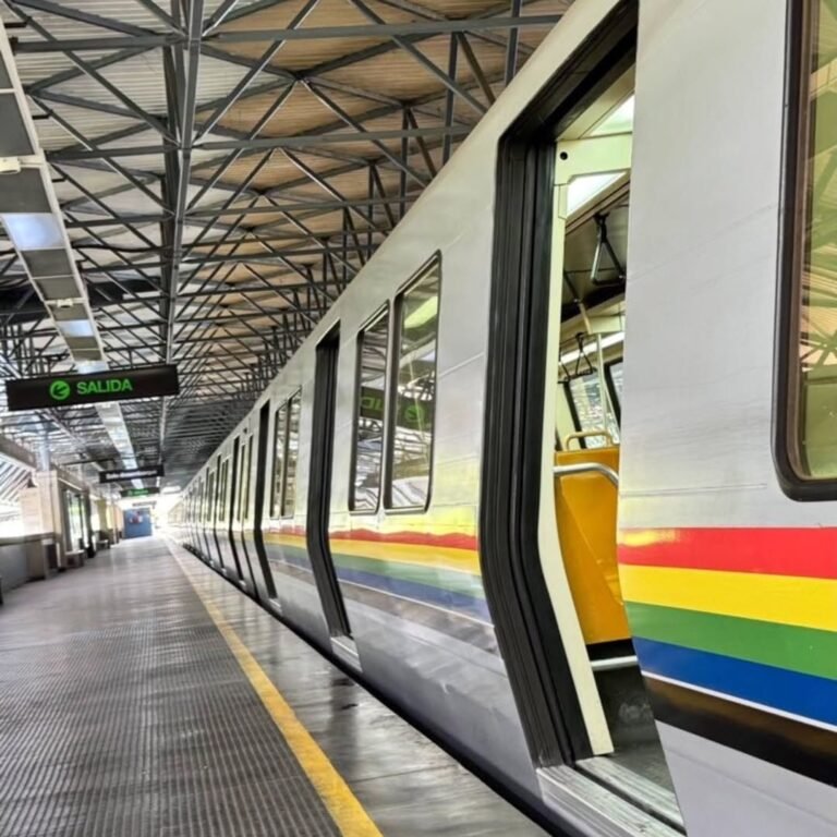 Metro de Caracas avanza en recuperación de trenes y escaleras