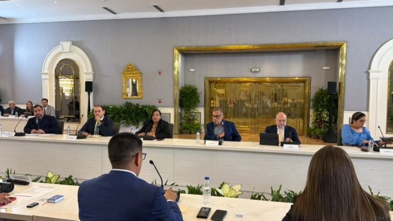 Machado denuncia exclusión de EEUU en negociaciones sobre Venezuela