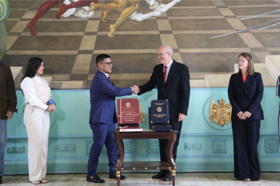 Transparencia Venezuela exige publicar presupuesto 2027 en detalle