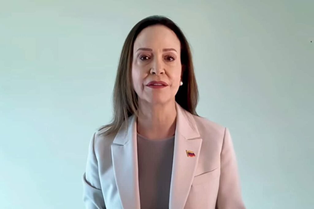 Machado critica su exclusión de negociaciones con gobierno